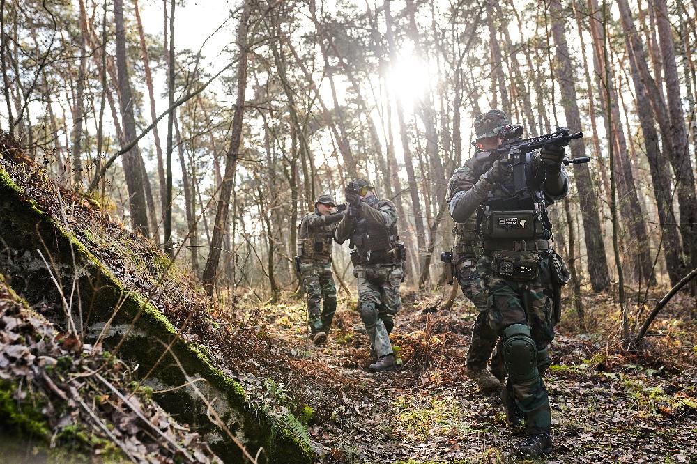 Armée De Tir Militaire Airsoft Dans L'équipement Tactique Se