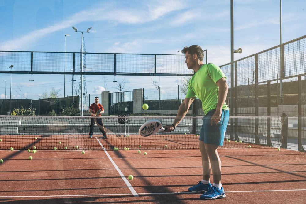 Comment bien jouer au padel ? 