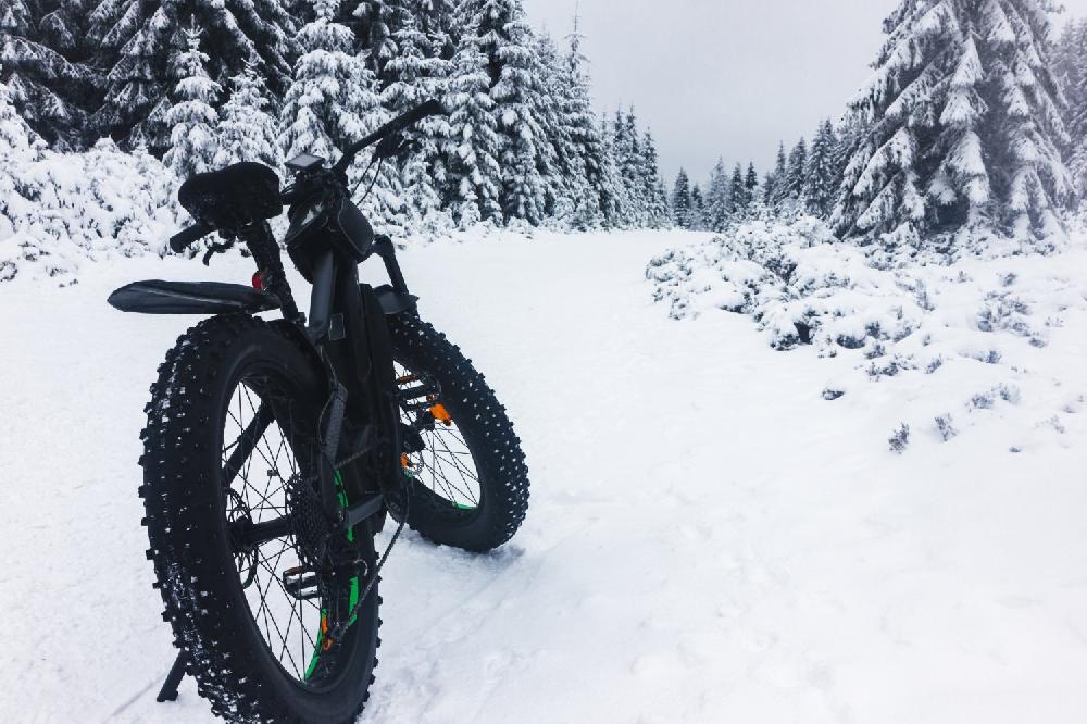 Rouler en fatbike : mode d'emploi pour une aventure tout-terrain