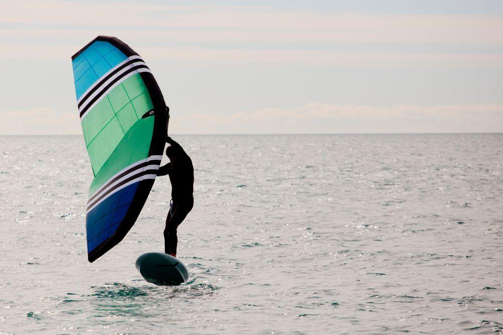 Voile : comment débuter ce sport ?