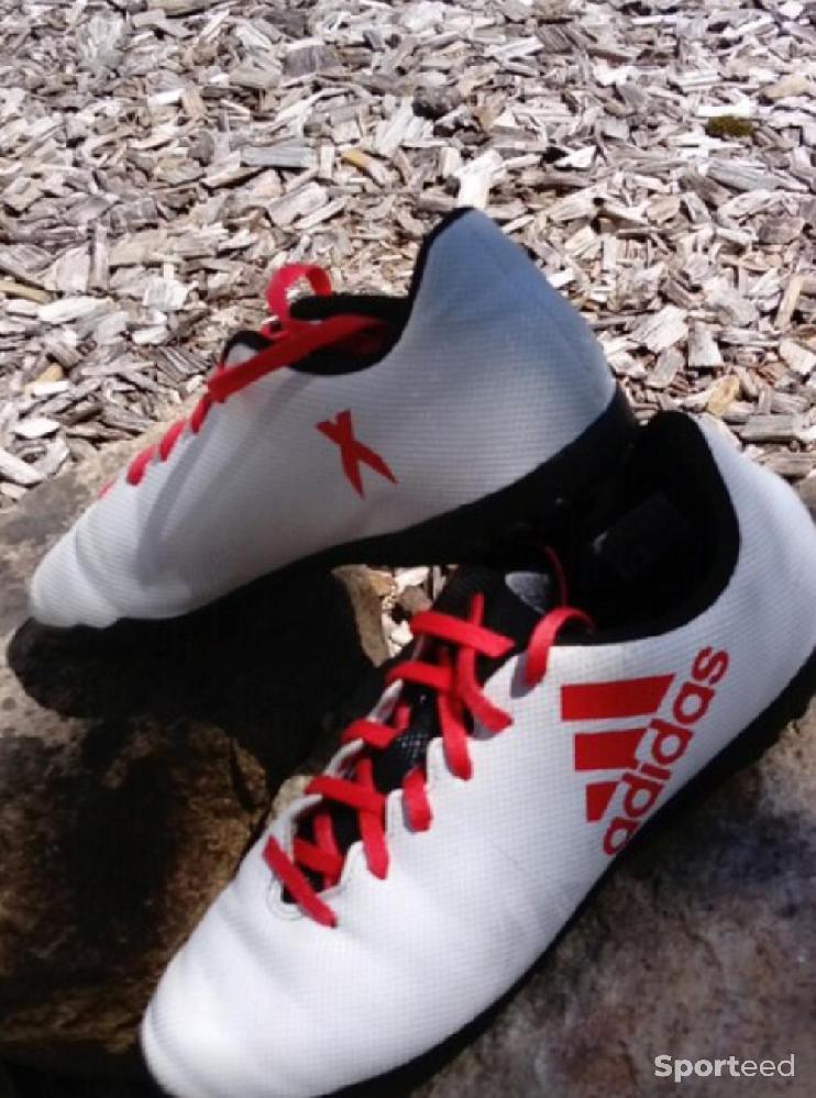 Football - Chaussures futsal Adidas blanches et rouges - photo 2
