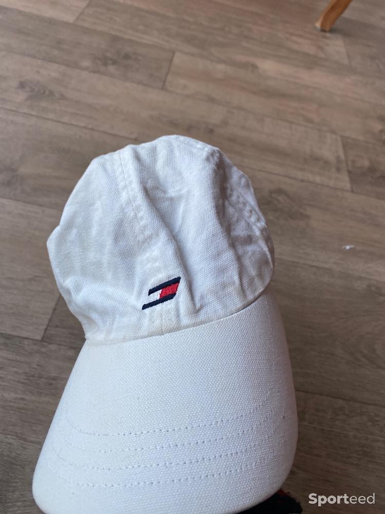 Course à pied route - casquette blanche hilfiger - photo 1