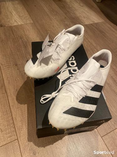 Chaussure à pointes adidas 