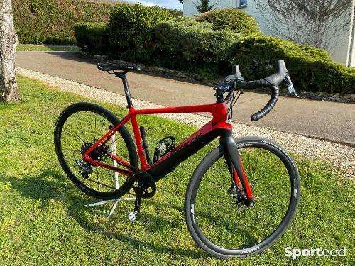 Vélo route assistance électrique 