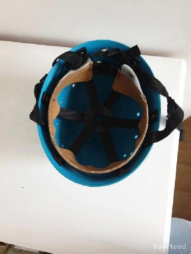 The climbing helmet