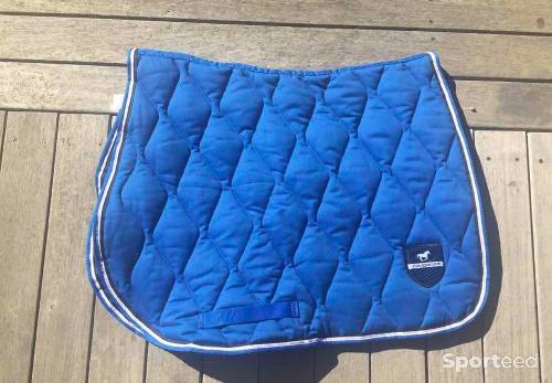 Tapis bleu roi fouganza