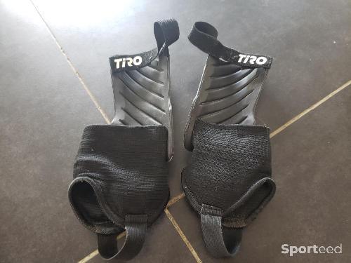 Football - Baskets crampons foot et protèges tibia  - photo 6