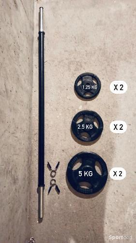 Disques et barre de musculation 