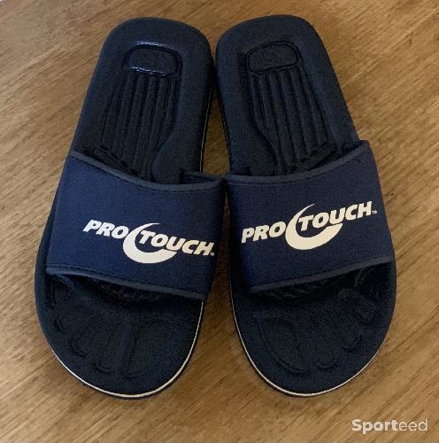 Claquettes Marines et Blanches Pro Touch