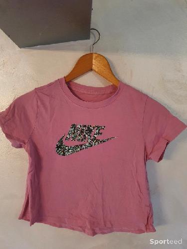 Sportswear - T-shirt Nike rose 12ans - photo 3