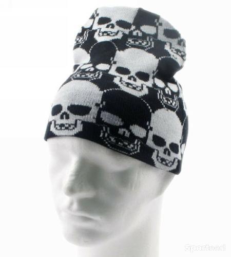 Bonnet BLACK & WHITE SKULLS tricot double