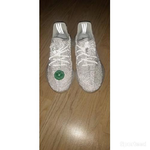 Course à pied route - Adidas Yeezy boost 350 v2 static reflective blanche - photo 6