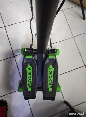Fitness / Cardio training - Mini stepper avec guidon, extenseurs, compteur électronique et tapis antidérapant noir et vert neuf  - photo 5