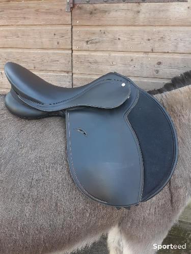 Equitation - Selle mixte synthétique 17,5 pouces  - photo 6