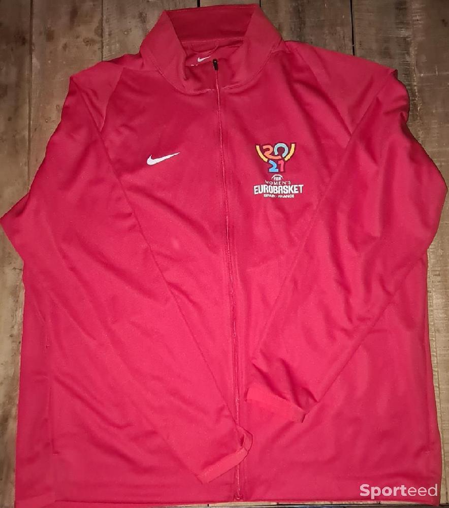 Basket-ball - Veste NIKE collector France Espagne eurobasket Féminin 2021 - photo 1