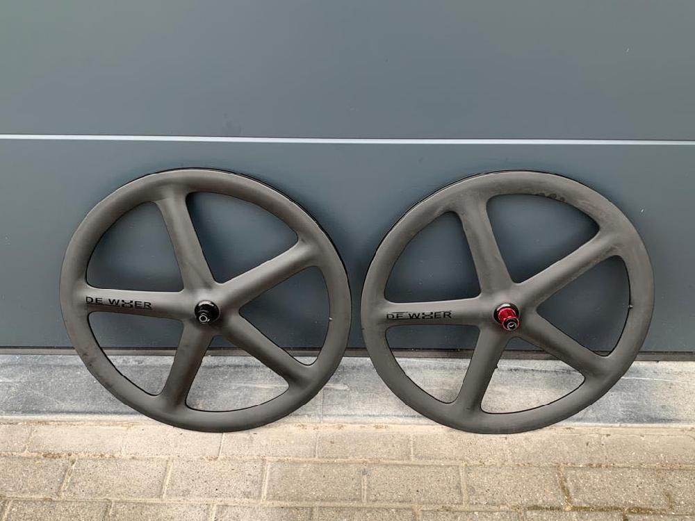 Vélo route - Paire de roues carbon shimano pneu ( 2 utilisations tri )  - photo 1