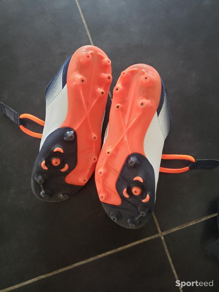 Football - Baskets crampons foot et protèges tibia  - photo 2