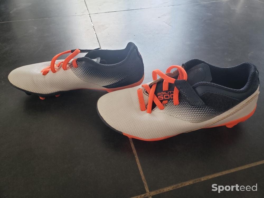 Football - Baskets crampons foot et protèges tibia  - photo 3