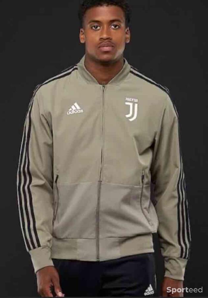 Football - Veste Football Adidas Juventus Kaki Taille S neuf et authentique - photo 1