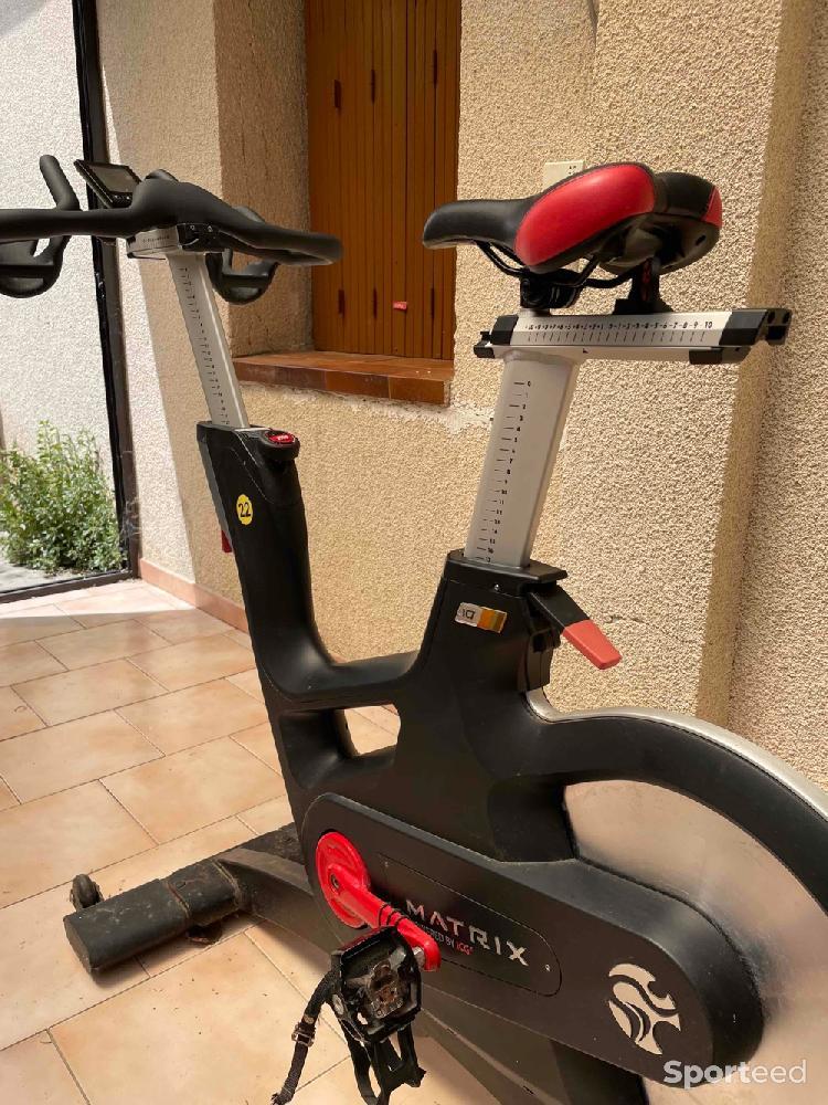 Fitness / Cardio training - Vélo d’appartement MATRIC ICG7 - photo 2