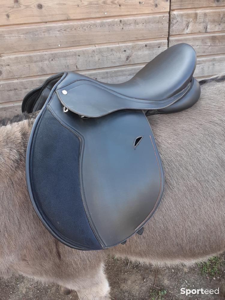 Equitation - Selle mixte synthétique 17,5 pouces  - photo 3