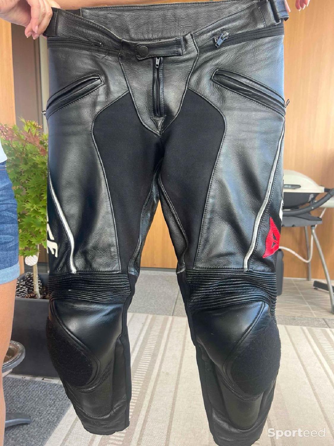 Pantalon moto en cuir homme d'occasion –