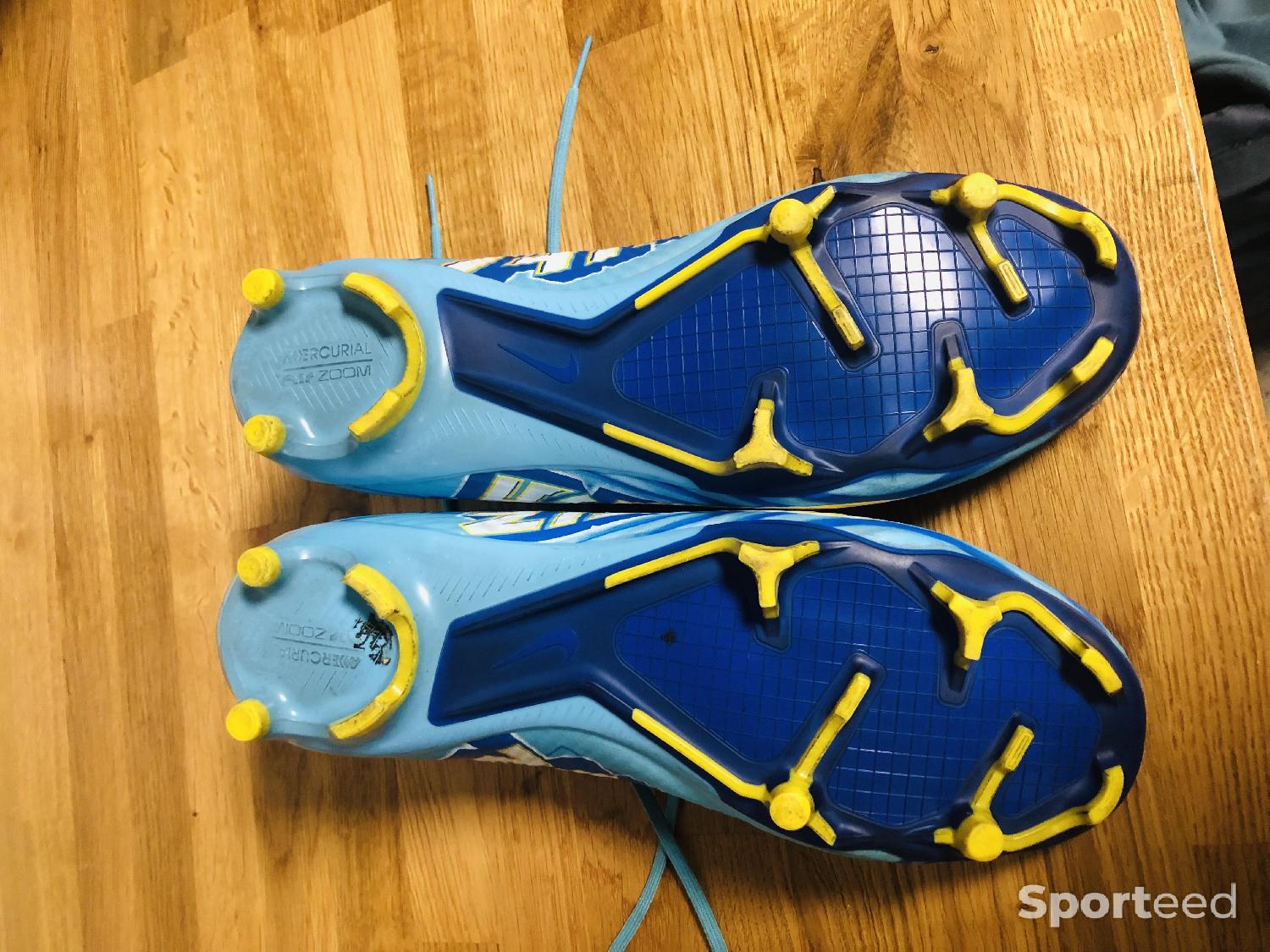 Crampon mbappe outlet noir et jaune