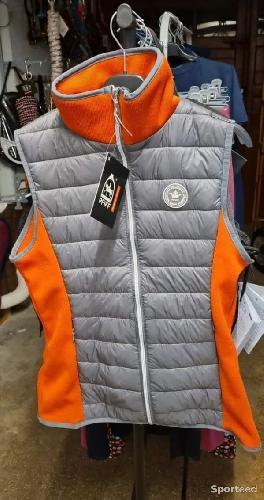 Veste sans manches grise et orange M