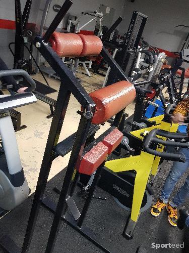 Machine a abdo suspendu inversée