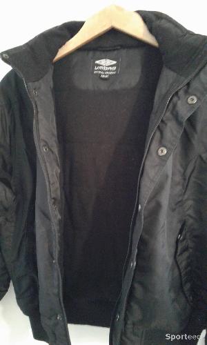 Sportswear - Blouson a capuche Umbro noir , taille 162, 14 ans ou 15 ans  - photo 6