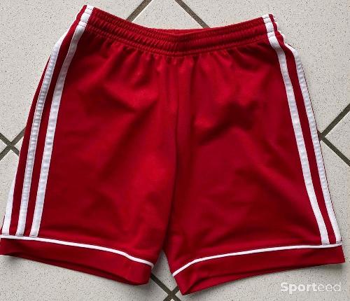Short Adidas rouge 