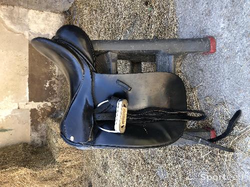 SELLE DE DRESSAGE