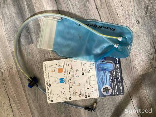 Poche à eau double réservoir