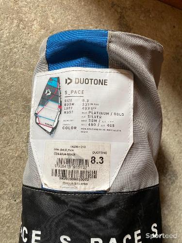 Voile Duotone S-pace 8.3 avec mat 490 et rallonge Duotone 