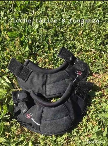 Cloche noir taille poney 