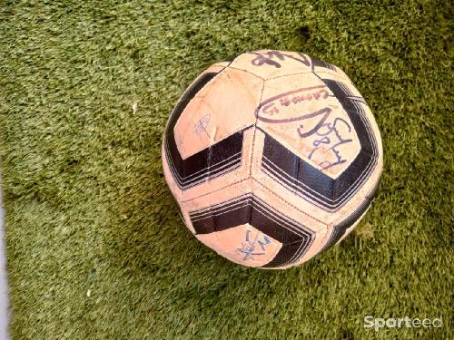 Ballon football dédicacé par joueurs Mhsc