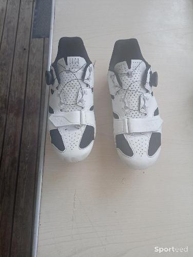 Chaussures de vélo route.