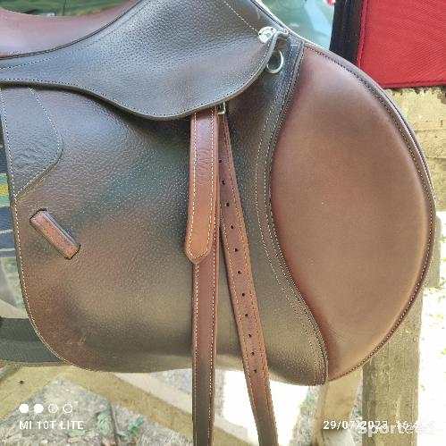 Equitation - Selle CWD 17,5 avec étrivières, sangle et kit de nettoyage  - photo 6