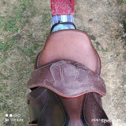 Equitation - Selle CWD 17,5 avec étrivières, sangle et kit de nettoyage  - photo 6