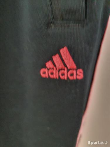 Sportswear - Pantacourt de sport noir et rose Adidas taille M - photo 5