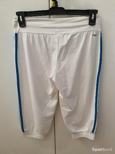 Sportswear - Pantacourt sport adidas blanc et bleu taille S - photo 5