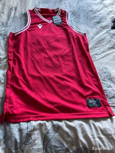 Tee shirt de baskzt taille m