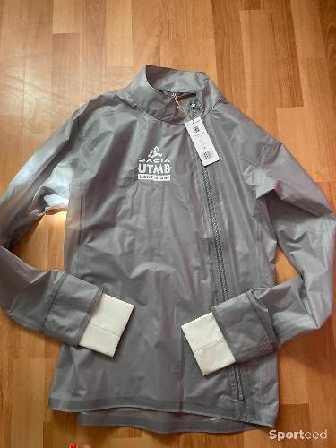 Veste imperméable Hoka édition spéciale