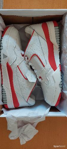 Sportswear - basket en cuir blanc Le Coq Sportif pointure 43 - photo 6