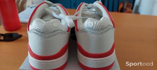 Sportswear - basket en cuir blanc Le Coq Sportif pointure 43 - photo 6