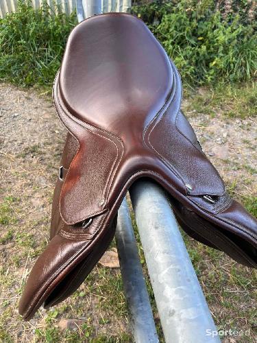 Equitation - Selle BATTES brun 17’ très bon état  - photo 5