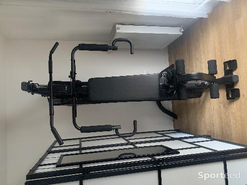 Machine musculation charge guidée compacte