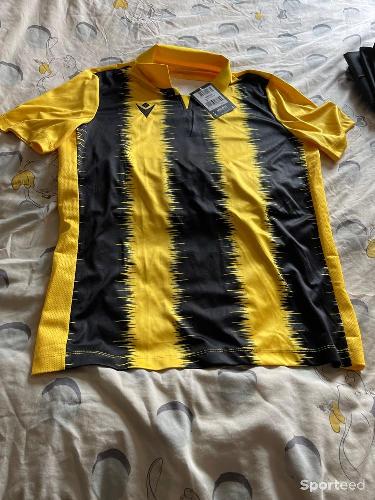 TEE shirt Macron taille m