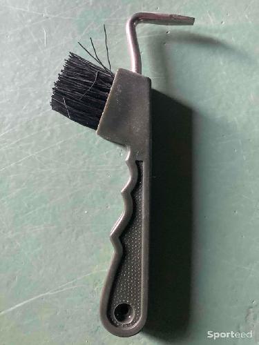 Cure pied / brosse vert