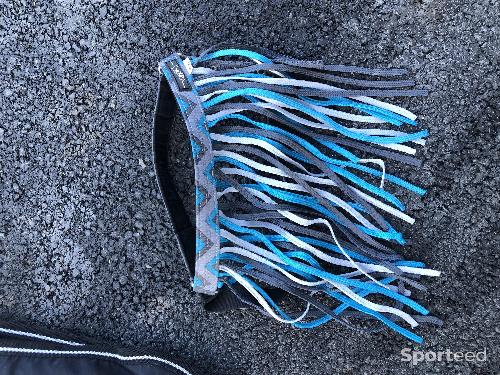 Bonnet franges à mouches